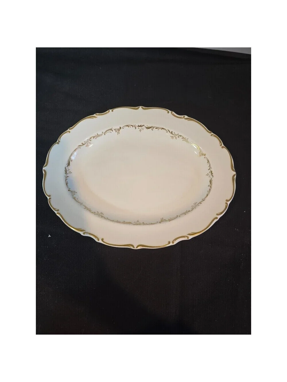 Royal Doulton Richelieu White/Gold 13-5/8